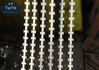 শিল্প বিটিও -11 রেজার তারের জাল বেড়ানোর 700 মিমি কয়েল ব্যাস ঘাসের সীমানায় ব্যবহৃত